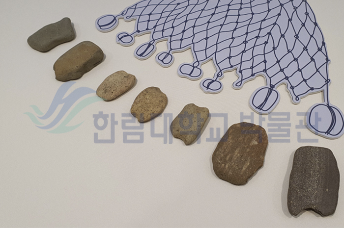 전시실_유물_그물추_포토샵버전.jpg 이미지